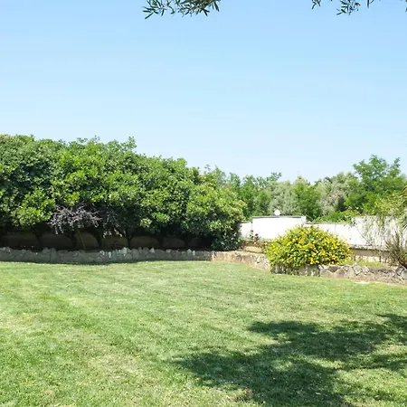 Aphrodite מלון דירות 3*